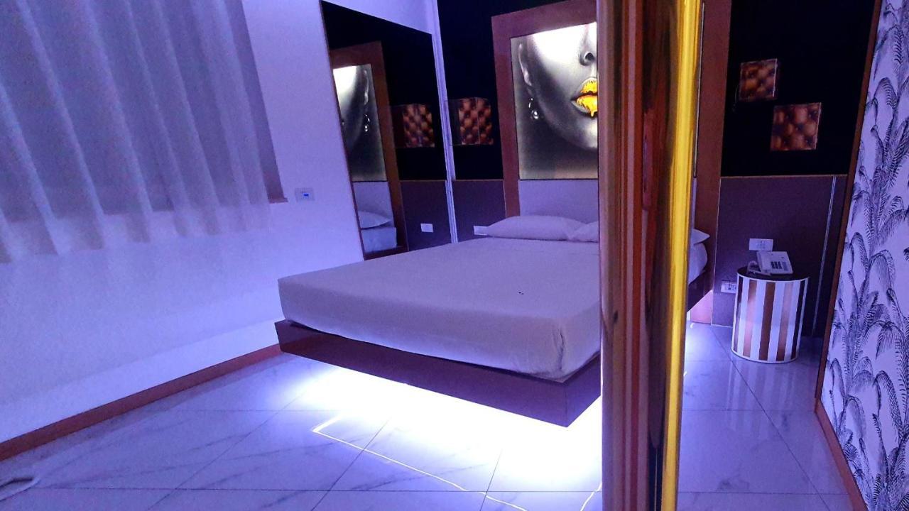 C Rooms - Love Motel Monza Cinisello Balsamo Exteriör bild