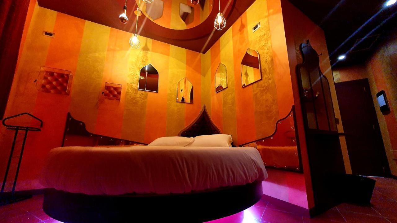 C Rooms - Love Motel Monza Cinisello Balsamo Exteriör bild